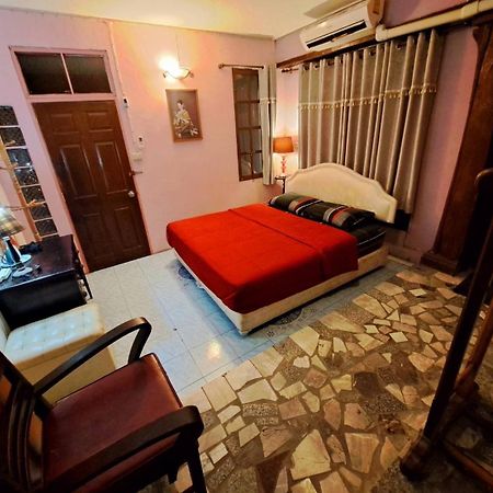 Cafe De Baan Raow Otel Bangkok Dış mekan fotoğraf