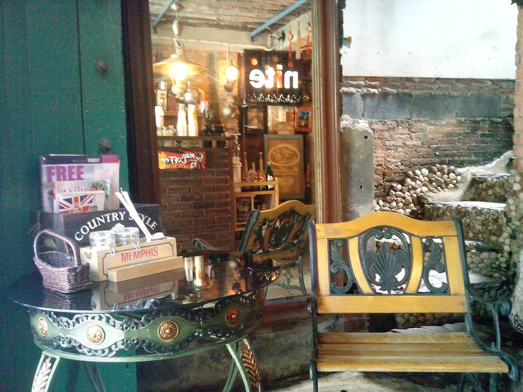Cafe De Baan Raow Otel Bangkok Dış mekan fotoğraf